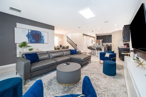 Smart TV, video games - Professionally Designed Family Retreat – 1 Min Walk to Clubhouse Near Disney (Kissimmee)