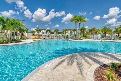 Professionally Designed Family Retreat – 1 Min Walk to Clubhouse Near Disney
