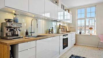 Oven, stovetop, dishwasher