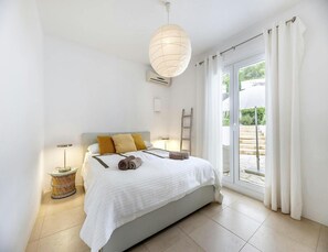 Villa | 3 bedrooms - Tranquil Villa With Private Pool (Sant Antoni de Portmany)
