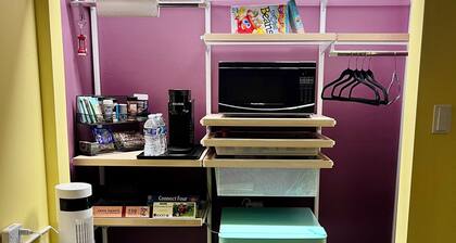 Relaxing 1-bedroom studio in Lake Worth Beach with WiFi and free parking