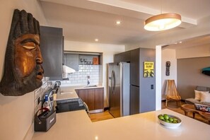 Kjøleskap, mikrobølgeovn, ovn og kaffetrakter/tekoker