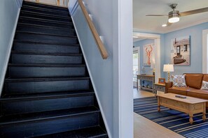 Interior - Former Lighthouse Keeper's Home - Southwest Harbor Village. Highspeed Wi-Fi & AC (Southwest Harbor)