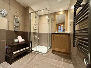 Hair dryer - Angèle's Chalets: Cozy 2-bedroom apartment in Châtel (CHATEL)