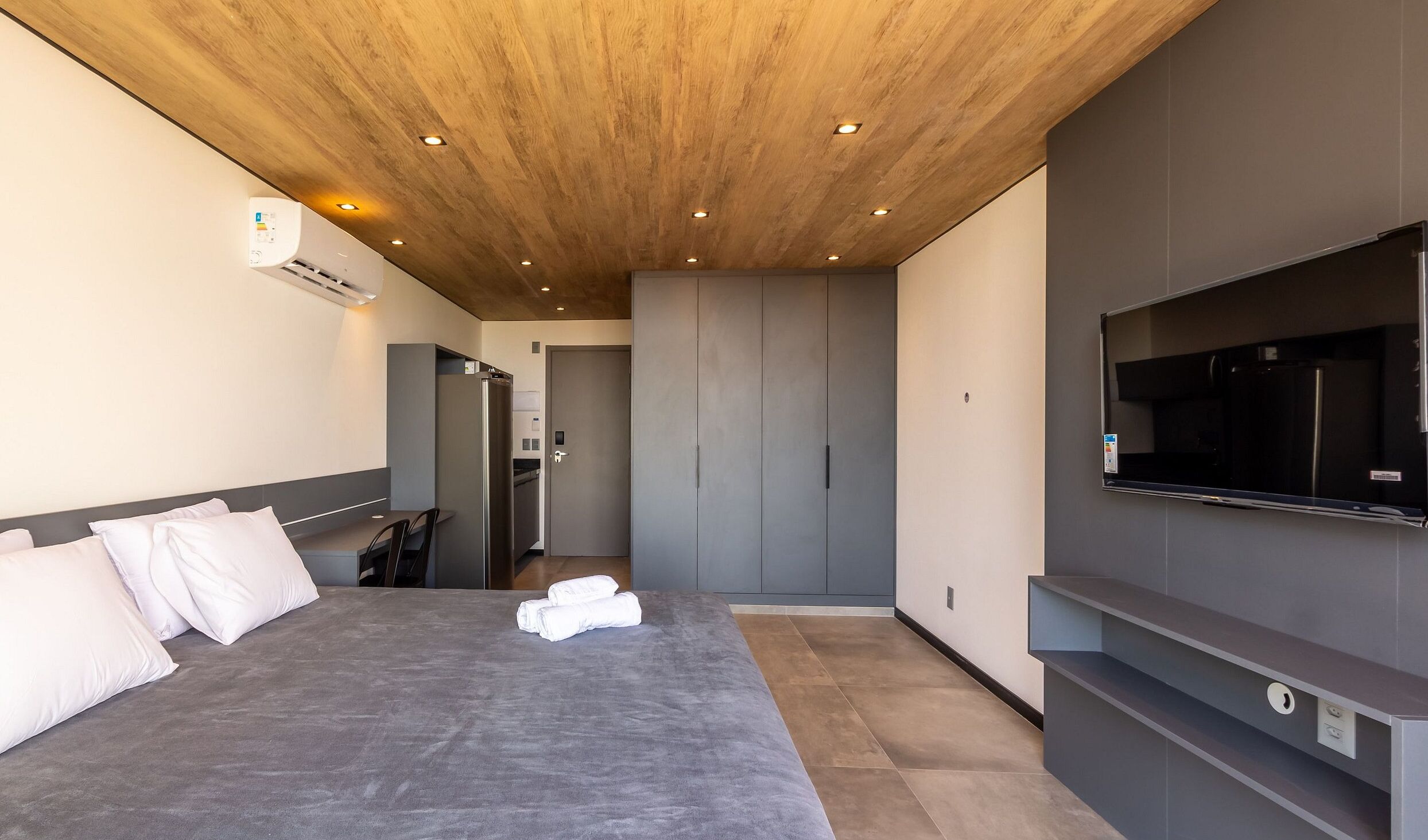 Ameublement personnalisé, Wi-Fi gratuit, draps fournis