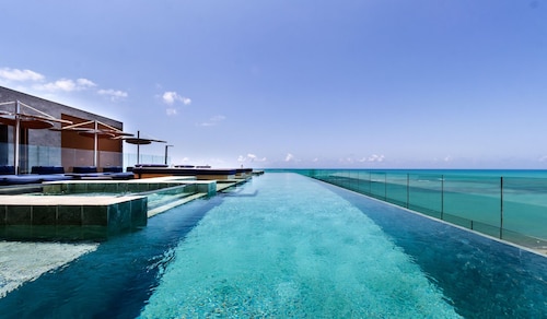 NWTs - Estúdios com Vista Lateral Mar