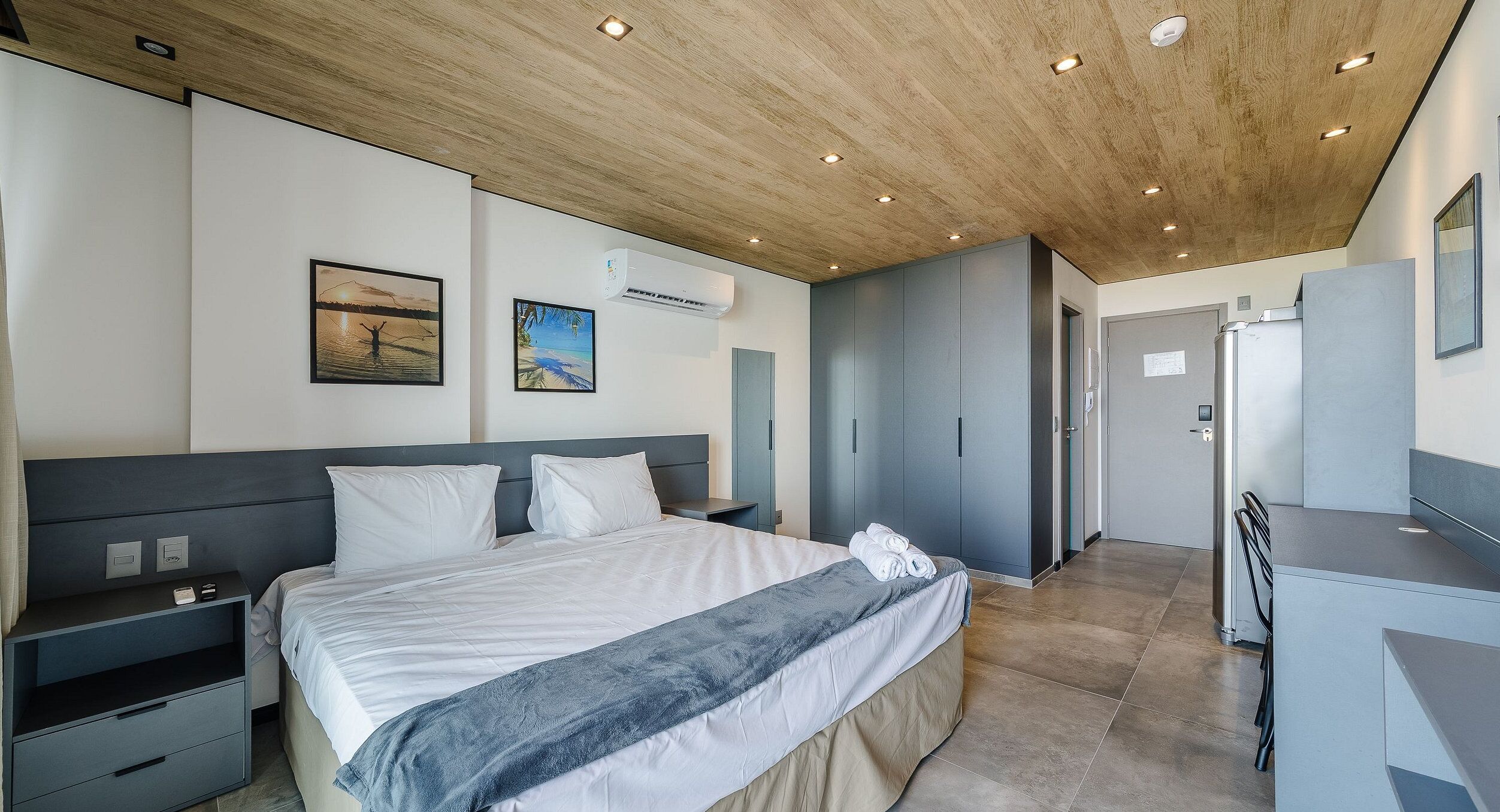 Ameublement personnalisé, Wi-Fi gratuit, draps fournis