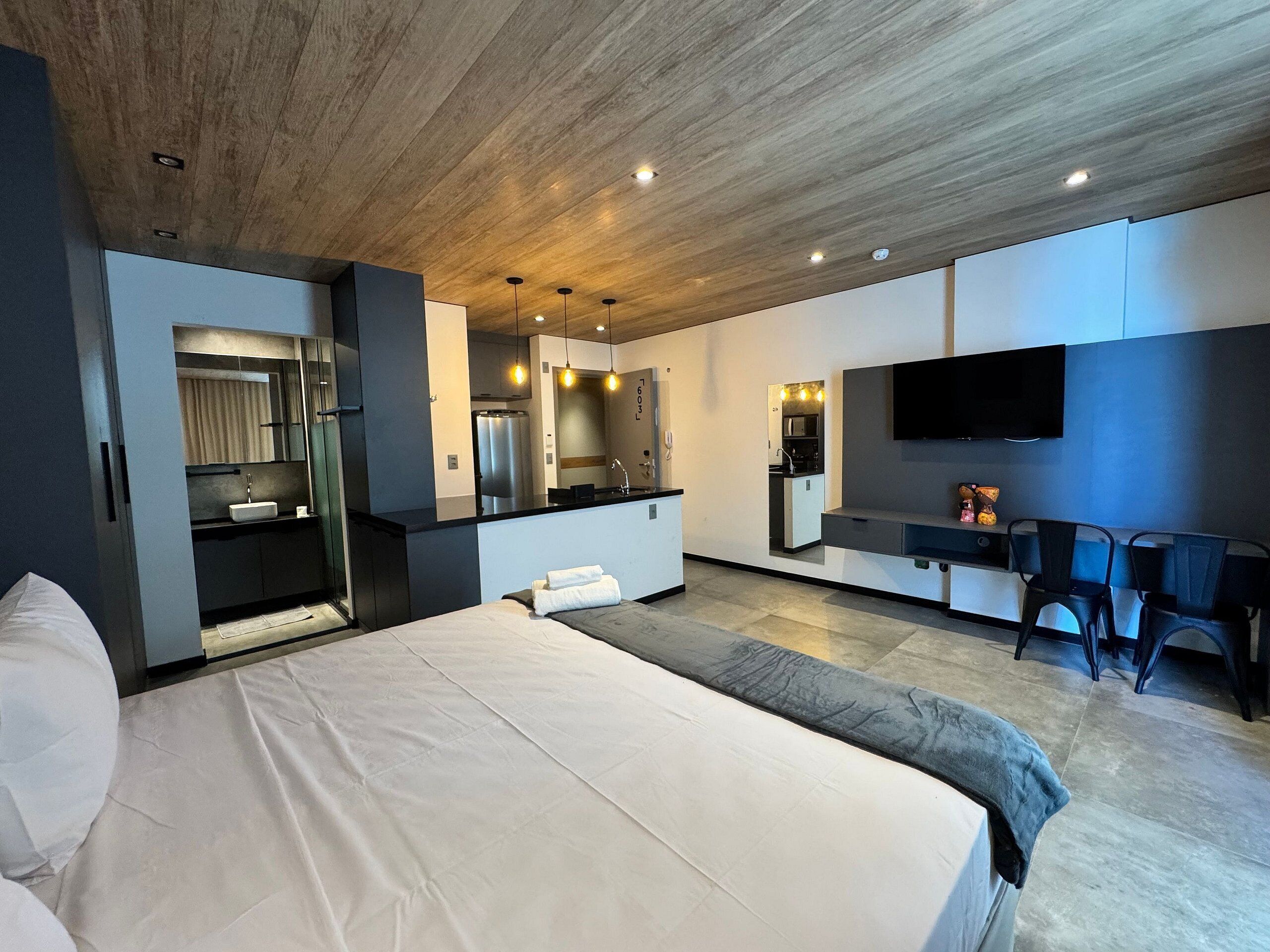 Ameublement personnalisé, Wi-Fi gratuit, draps fournis