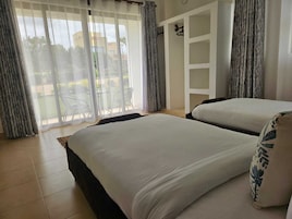 2 quartos, ferros/tábuas de passar roupa, Wi-Fi de cortesia