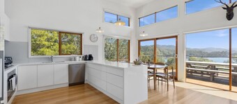 The Point Lakehouse Taylor Bay