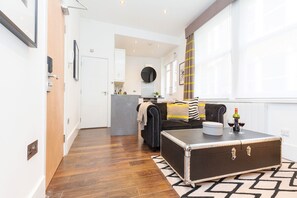 4 bedrooms - Clockwork (London)