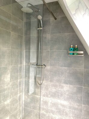 Shower, free toiletries, hair dryer, towels - Maralong in Noordwijk (Noordwijk)