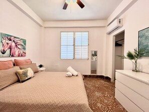 5 slaapkamers, een strijkplank/strijkijzer, wifi, beddengoed