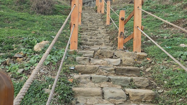A stone staircase with wooden railings leading up a hill. - Large Apartment F5 & Large Terrace Sea View (Dellys)