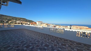 A tiled terrace with a view of a coastal town and the sea. - Large Apartment F5 & Large Terrace Sea View (Dellys)