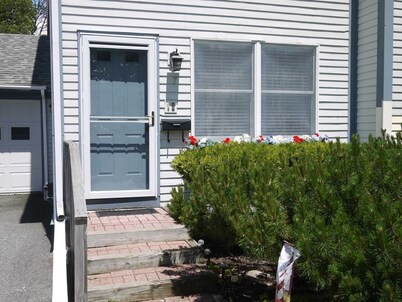 Cozy 3-bedroom town home located in the heart of downtown Bar Harbor!