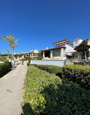 Property grounds - Villa Marianne ★ private pool ★ nearby beach (Nerokouros)