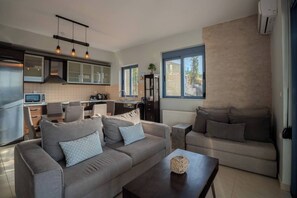 Smart TV, stereo - Villa Marianne ★ private pool ★ nearby beach (Nerokouros)