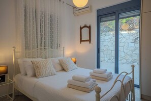 4 bedrooms, desk, iron/ironing board, free WiFi - Villa Marianne ★ private pool ★ nearby beach (Nerokouros)