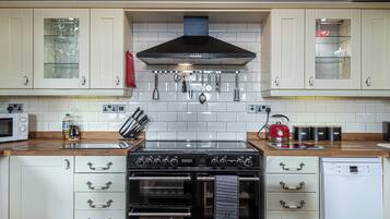 Fridge, stovetop