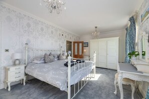 3 室のベッドルーム、WiFi