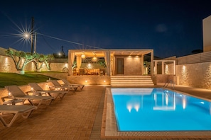 4 bedrooms - Avelia Luxury Villa With Private Pool (Hersonissos)