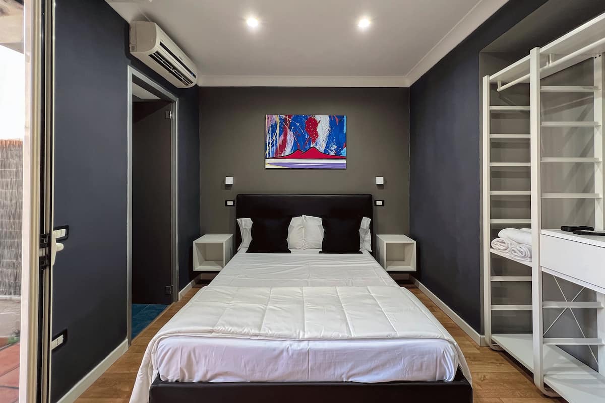 Habitación estándar, balcón | Escritorio, tabla de planchar con plancha y wifi gratis