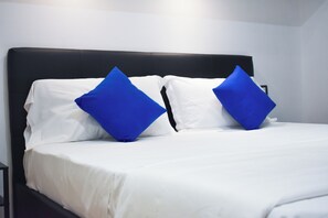 Habitación estándar | Escritorio, tabla de planchar con plancha, wifi gratis