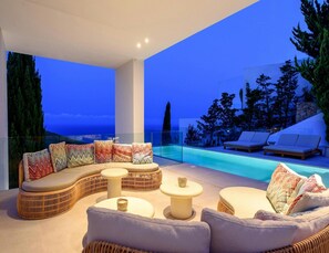 Villa | Balcony