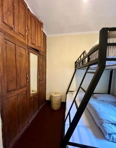 Bomani House - Basic Triple Room with Shared Bathroom

