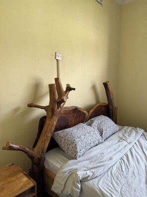 1 bedroom, iron/ironing board, WiFi - Bomani House - Basic Triple Room with Shared Bathroom

 (Ngulelo)
