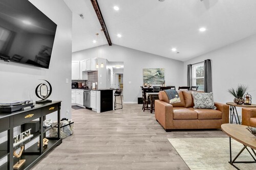 Sweet Retreat in NW Columbus- Your Memorial Tournament Headquarters!