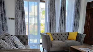 Family Villa, Garden View | Living area