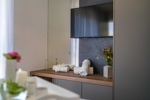 Deluxe Apartment, 2 Bedrooms, Balcony | In-room safe, blackout curtains, soundproofing, iron/ironing board