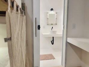 Premier Shared Dormitory, Air conditioning | Minibar, individually decorated, laptop workspace, blackout drapes