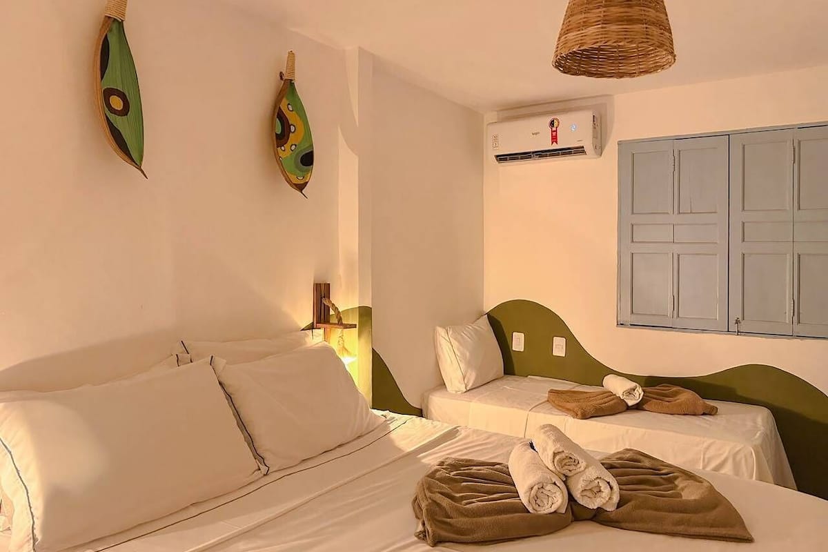 Habitació quàdruple bàsica, vistes al jardí | Minibar, espai de treball apte per a portàtils i cortines opaques