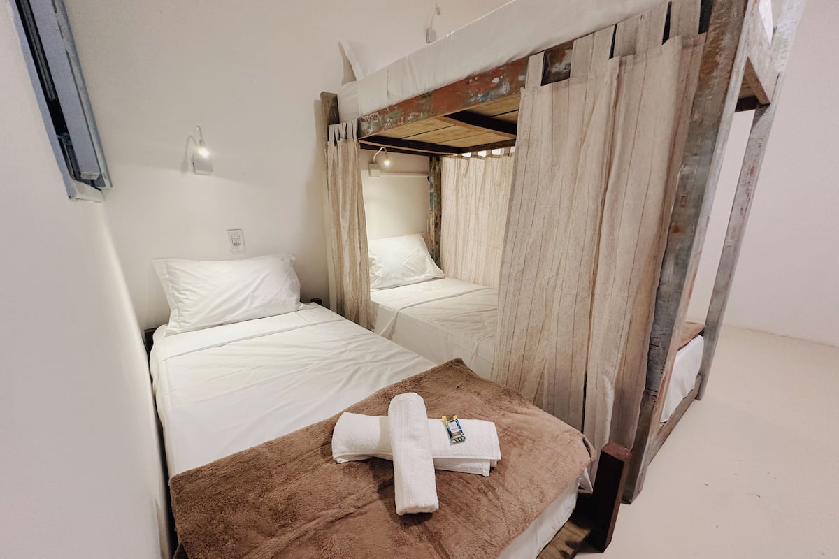Basic Shared Dormitory, Air conditioning | Minibar, individually decorated, blackout drapes, free WiFi