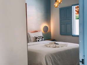 Phòng Deluxe, lanai, quang cảnh hồ bơi | Minibar, trang trí khác biệt, màn/rèm cản sáng 