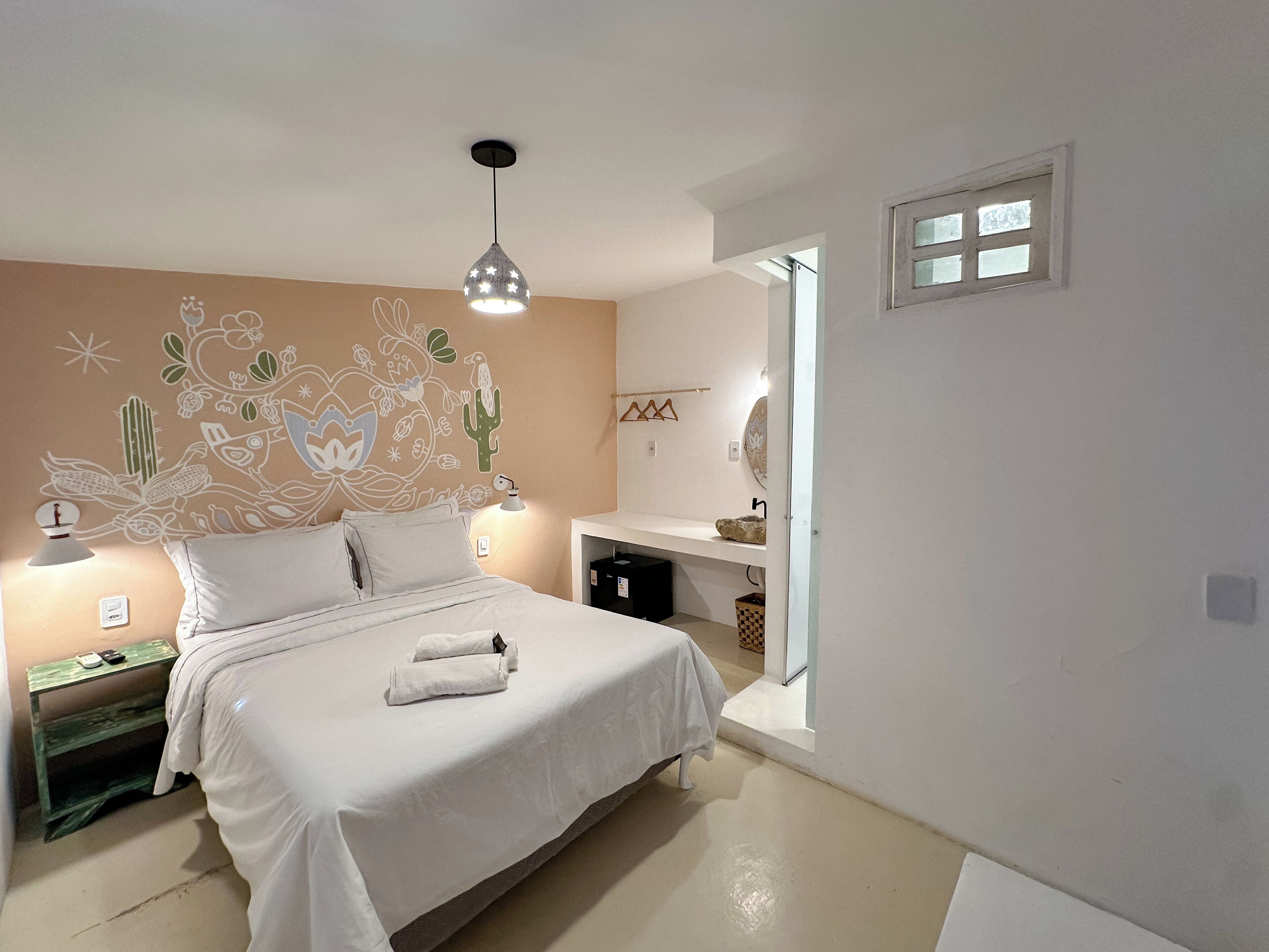 Comfort-Doppelzimmer, Poolblick | Minibar, individuell dekoriert, Verdunkelungsvorhänge, kostenloses WLAN