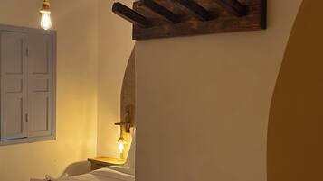 Minibar, decoración personalizada, cortinas blackout y wifi gratis