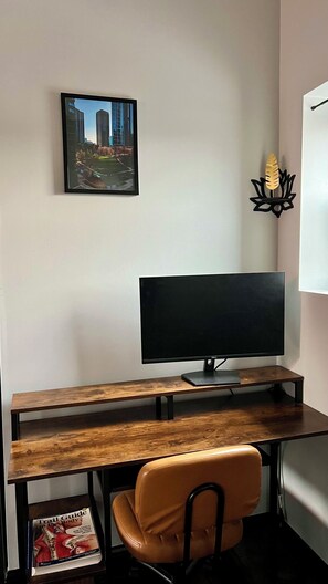 Interior - Cozy & Chic 2BR Loft on 18th St in Chicago (Chicago)