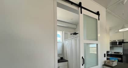 Charming Desert Beach House Tiny home, with AC, WiFi, game room/fitness room.