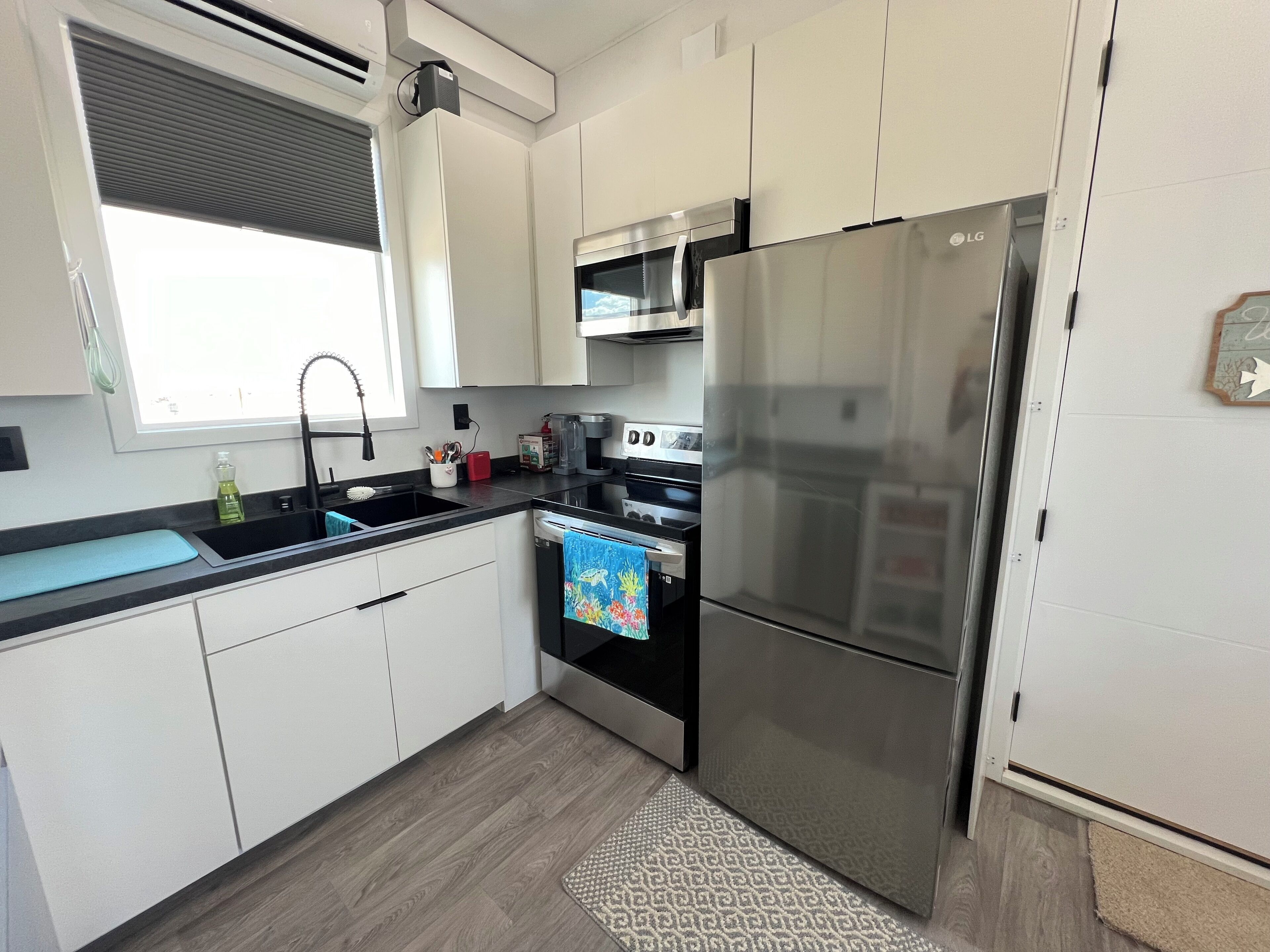 冰箱、微波炉、烤箱、炉灶