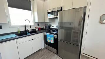 冰箱、微波炉、烤箱、炉灶