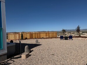 Property grounds - Charming Desert Beach House Tiny home, with AC, WiFi, game room/fitness room. (Beryl)