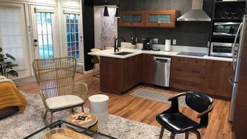 Micro-ondes, four, plaque de cuisson, lave-vaisselle