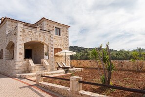 Villa, Smoking