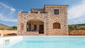 A stone villa with a swimming pool, featuring a stone archway entrance and a terrace. - Ydria Villa A With Pool (Hersonissos)