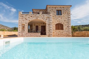 A stone villa with a swimming pool, featuring a stone archway entrance and a terrace. - Ydria Villa A With Pool (Hersonissos)