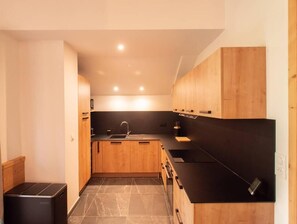 Fridge, microwave, oven, dishwasher - 20m from resort center, 3rd floor, view mountain, balcony, tv, ski locker, 100m², Valmorel (Valmorel)